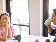 Takich facetów nazywają "foliowymi torebkami". Kobiety mówią o nich głośno