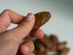 Blokuje apetyt na słodycze, reguluje jelita. Naukowcy: jedz tylko o tej porze