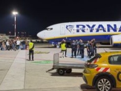 Wtargnęli na płytę lotniska. Tak chcieli zatrzymać samolot