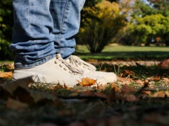 Młodzi bez wsparcia, państwo z rachunkiem. Nowy raport o pieczy zastępczej