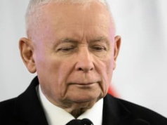 Twardogłowe zakochane nastolatki i diaboliczni harcerze. Media prawicy o kryzysie w PiS