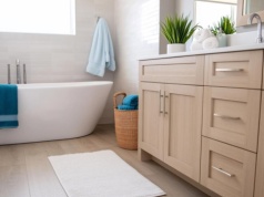 Żegnajcie kabiny. Teraz wybiera się otwartą przestrzeń. To nowy trend w aranżacji łazienek