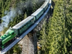 Zabytkowy parowóz na górskiej trasie. W sobotę przejazdy Kořenov–Harrachov