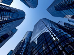 Masowe zwolnienia w KMPG, Nike, innych firmach. Korporacyjna elita pod topór?