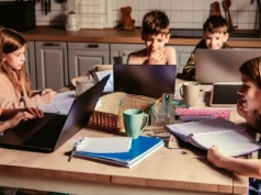 Nowoczesne podejście do edukacji – jak wspierać rozwój dziecka online?