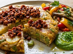 Tortilla de patatas w wersji Bogumiła Przybylaka. Dodatki podkręcają smak