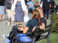 Biura matrymonialne wracają do łask. "Są zmęczeni aplikacjami randkowymi"