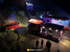 Dramatyczny wypadek. Samochód wpadł do wody. W środku były cztery osoby