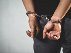 Zamawiali elektronikę na skradzione dane i nie płacili