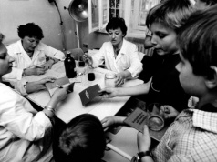 „Społeczeństwo zachowało się bardziej racjonalnie niż w czasach COVID-u”. 40 lat temu Polacy masowo pili płyn Lugola