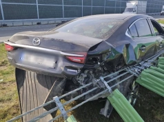 Chciał ominąć przeszkodę, zderzył się z ciężarówką