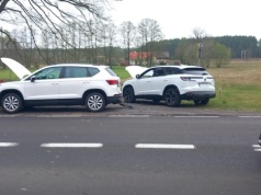 Zderzenie dwóch samochodów na dw308 w gminie Nowy Tomyśl