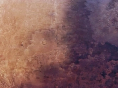 Od 50 lat po Marsie pełznie ciemna plama i wciąż nie wiadomo, co dokładnie ją przesuwa