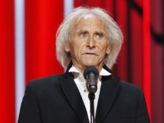 Od lat nie zmienia fryzury. Nie zgadniecie, dlaczego