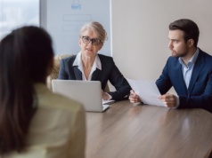 Rosnące koszty pracy napędzają zmiany. Hybryda staje się standardem