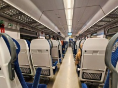 Za to konduktor może nawet wyprosić cię z pociągu. Polacy często łamią zakaz