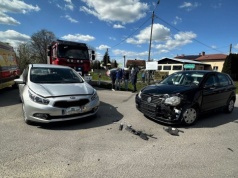 Groźne zderzenie na skrzyżowaniu. 16‑latka z obrażeniami przewieziona do szpitala