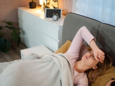 Według psychologów ten kolor w sypialni niszczy sen. Prawie każdy ma go na ścianach