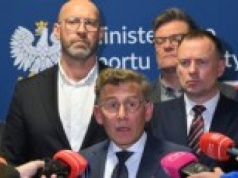 Piesiewicz wzywany do dymisji. Związki sportowe wydały oświadczenie