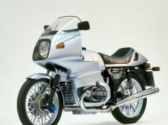 Od BMW R 100 RS do R 1300 RS – 50 lat historii bawarskich sportowych turystyków