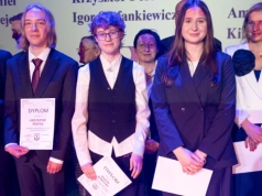 Maturzyści II LO im. Władysława Andersa w Chojnicach pożegnali szkołę