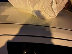 Akt wandalizmu na osiedlu 1000-lecia w Rzeszowie. Sprawca zniszczył samochody mieszkańców