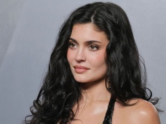 Kylie Jenner w kostiumie z ogromnymi wycięciami. Eksperci komentują