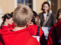 Konflikt między uczniami w szkole. "Rodzice piszą do mnie o 22, chcą załatwić za dzieci"