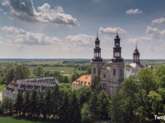 20 000 zł na drzwi kościoła w Lądzie