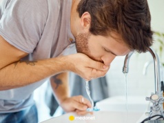 Płuczesz usta olejem? Ten trend z TikToka ma poprawiać zdrowie zębów