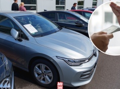 Już od 2027 r. za gotówkę nie kupisz nawet używanego auta. Są wyjątki od tej reguły