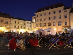 W Krakowie działają kina plenerowe. Darmowe seanse w kilku miejscach