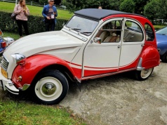 Citroën 2CV był ostatnim fabrycznie produkowanym samochodem z tym rozwiązaniem