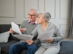 Listonosz bez pieniędzy? Rewolucja w wypłatach świadczeń