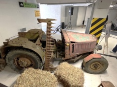 Traktor z BMW spod Krosna. Jeszcze kilkanaście lat temu pracował na roli