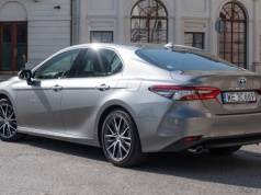 Apel policji do kierowców hybrydowych Toyot. "Parkujcie w garażu"