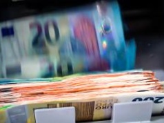 Nie wiemy, czy opłaca się przyjąć euro. Ale wiemy, że nie opłaca się z tym czekać