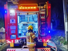 Akcja gaśnicza w gminie Chełmiec. Palił się drewniany budynek