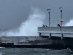 Załamanie pogody w weekend. Jest alert RCB i IMGW: silny wiatr, opady, śnieg i burze