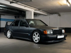 Kultowy Mercedes trafi na aukcję. O cenę lepiej nie pytajcie