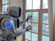 Robot Edward Warchocki rozpala debatę. Co Polacy myślą o androidach?