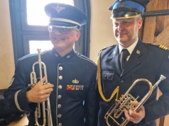 Amerykański żołnierz zagrał hejnał z wieży Mariackiej (Galeria)