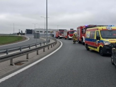 Groźny wypadek w Latkowie. Samochód w czwórką dzieci zjechał do rowu