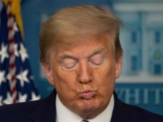 Pisze w nocy, zamyka oczy w dzień. Czy Donald Trump nie śpi za mało?