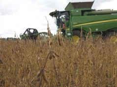 Sprzedaż kombajnu po zakończonej działalności – czy trzeba naliczyć VAT?