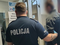 19-latek stosował przemoc wobec bliskich. Ale wpadł przez „przyprawy” na blacie