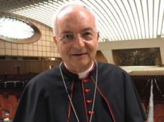 Kard. Piacenza: kapłan ma budować mosty między tradycją Kościoła a nowymi pytaniami