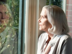 W wieku 101 lat, z 1 Oscarem i 2 gwiazdami na Hollywoodzkiej Alei Gwiazd, jest najdłużej żyjącą ikoną kina na świecie i do dziś nadal zachwyca publiczność