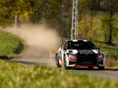 Rzeszowianin rewelacją Rajdu Świdnickiego! 19-letni Adrian Rzeźnik liderem na półmetku