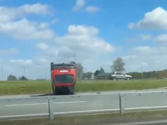 Wypadek na S19 w Niedrzwicy Dużej, auto leży na dachu. Zablokowany jeden pas w kierunku Lublina